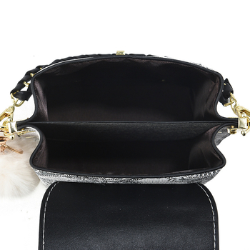 Crossbody taška na telefón z PVC, mestský minimalistický štýl, horizontálny štvorcový tvar, zapínanie na zámok, vnútorná priehradka