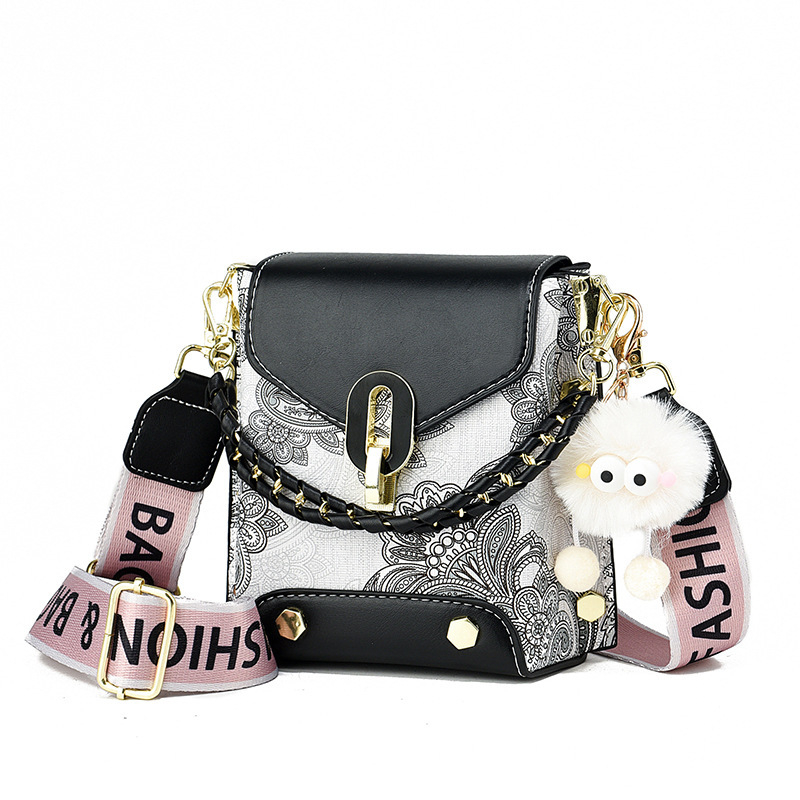 Crossbody taška na telefón z PVC, mestský minimalistický štýl, horizontálny štvorcový tvar, zapínanie na zámok, vnútorná priehradka