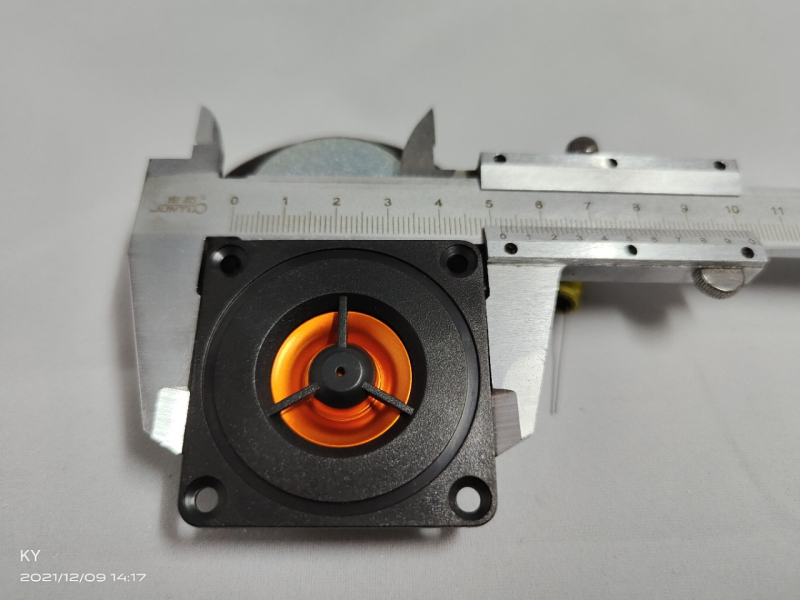 Automobilski tweeter s željeznom mrežom, 20W, 4Ω, frekvencijski odziv 18, zvučna zavojnica 25 mm