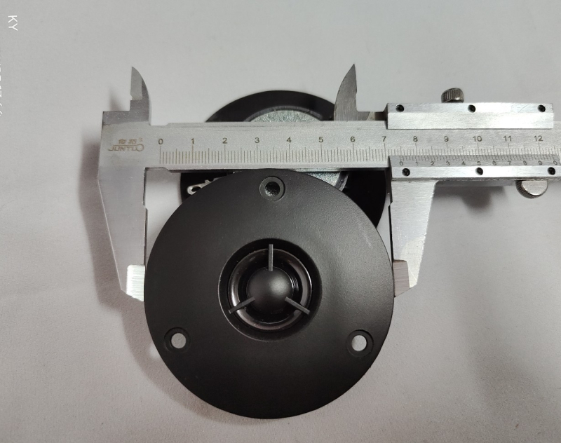 Automobilski tweeter s željeznom mrežom, 20W, 4Ω, frekvencijski odziv 18, zvučna zavojnica 25 mm