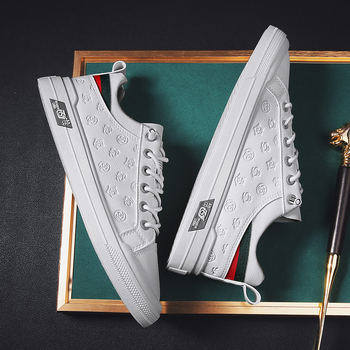 Férfi mokaszlin micro-szálas felsővel, hegyes orr, gumírozott talp, elülső pántos zárás, kényelmes viselet