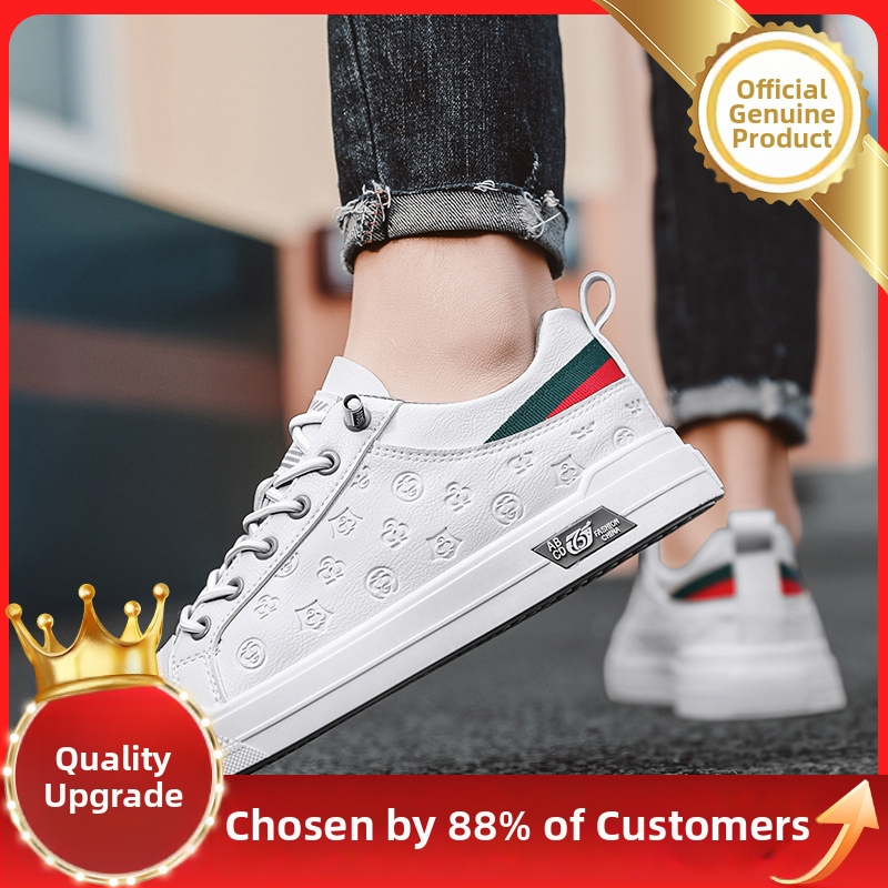 Férfi mokaszlin micro-szálas felsővel, hegyes orr, gumírozott talp, elülső pántos zárás, kényelmes viselet