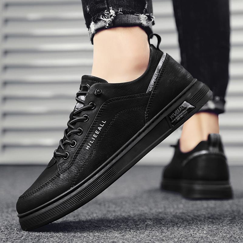 Férfi mokaszlin micro-szálas felsővel, hegyes orr, gumírozott talp, elülső pántos zárás, kényelmes viselet