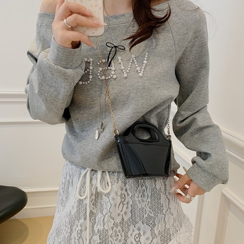 PVC taška cez rameno v tvare mušle — Nový národný štýl; materiál PVC; tvar mušle; otvorený uzáver; vrecko na telefón