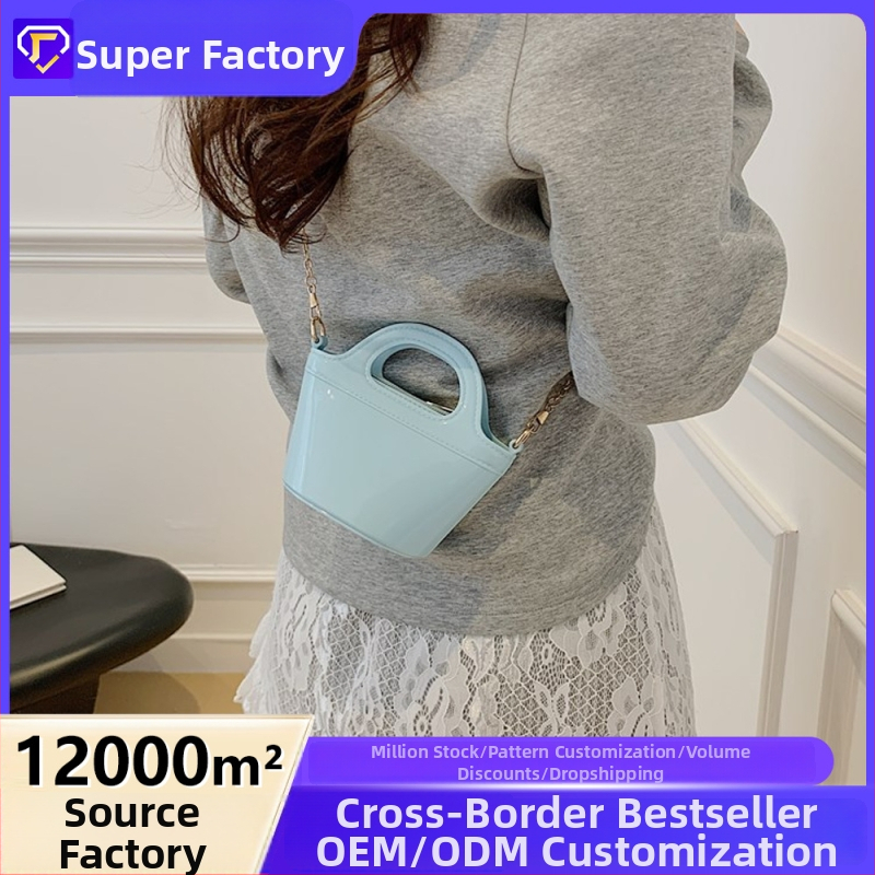 PVC taška cez rameno v tvare mušle — Nový národný štýl; materiál PVC; tvar mušle; otvorený uzáver; vrecko na telefón