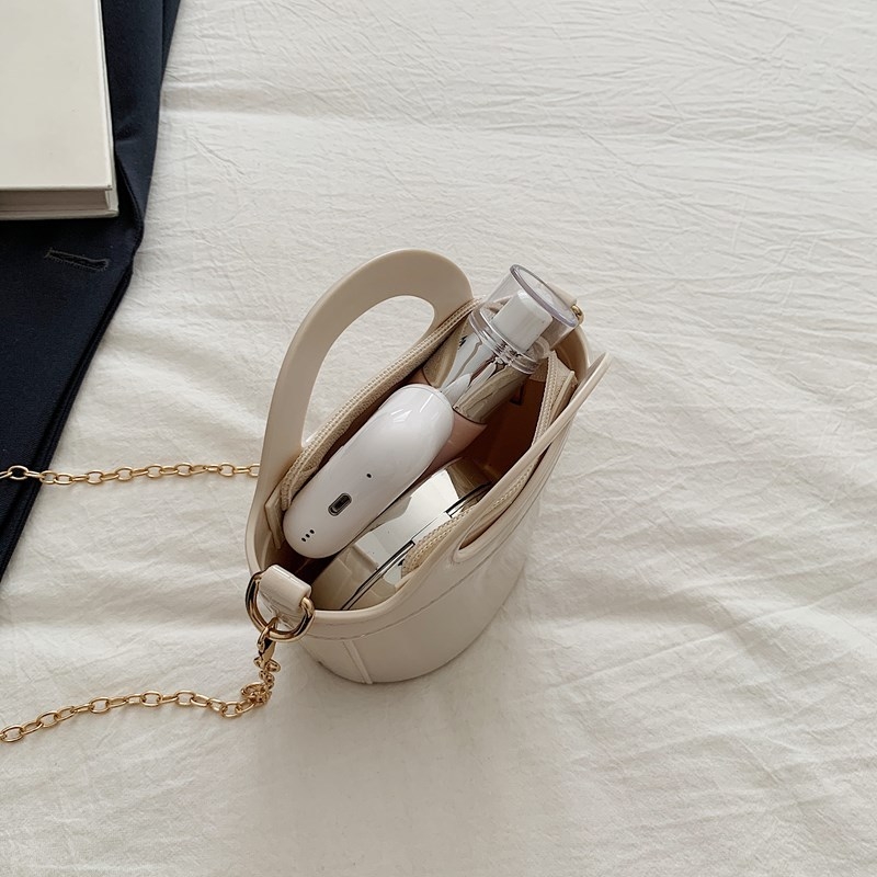 PVC taška cez rameno v tvare mušle — Nový národný štýl; materiál PVC; tvar mušle; otvorený uzáver; vrecko na telefón