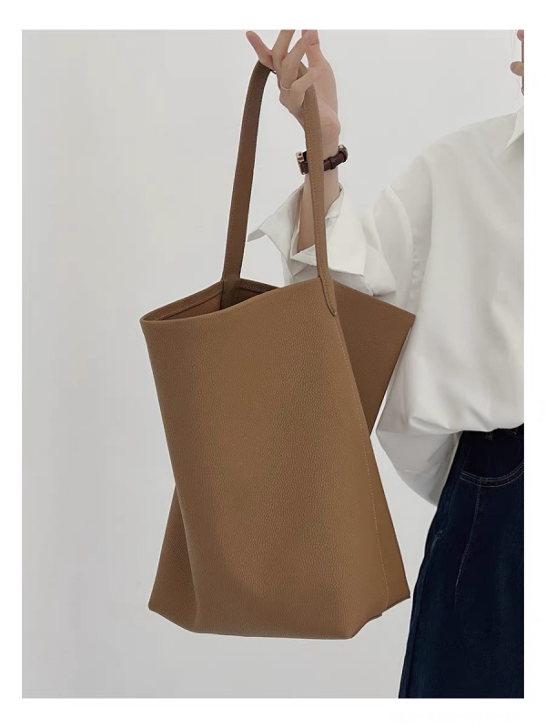 Ženska tote torba od prave kože, bucket stil, gradska moda, podstava od tkanine, unutarnji džep