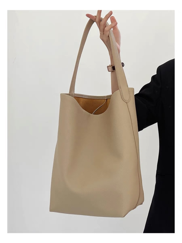 Ženska tote torba od prave kože, bucket stil, gradska moda, podstava od tkanine, unutarnji džep