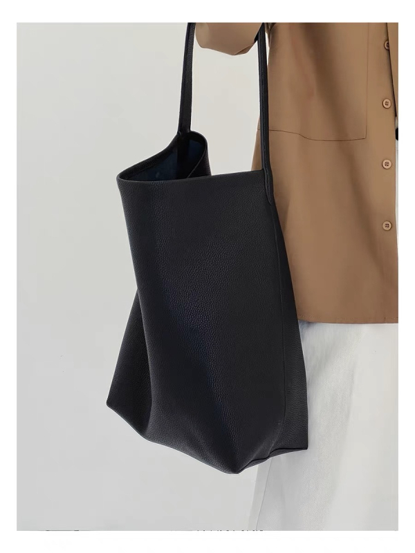 Ženska tote torba od prave kože, bucket stil, gradska moda, podstava od tkanine, unutarnji džep