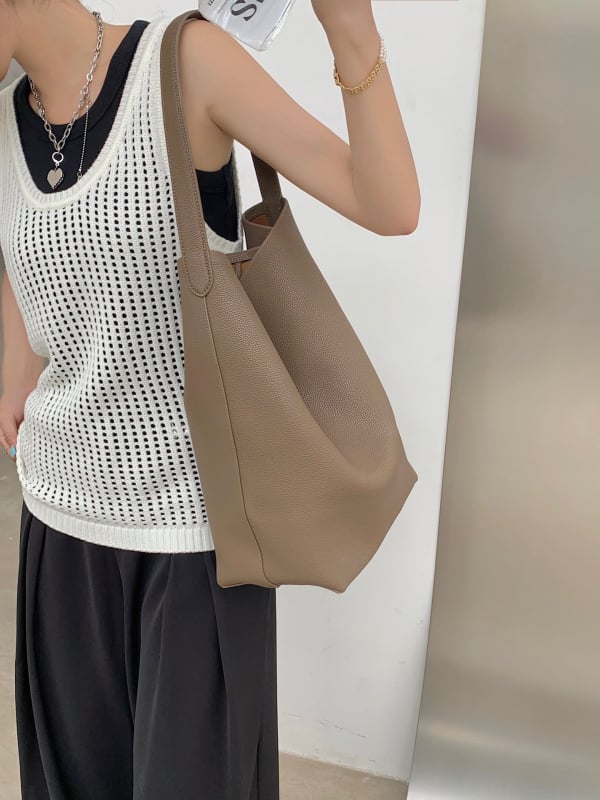 Ženska tote torba od prave kože, bucket stil, gradska moda, podstava od tkanine, unutarnji džep