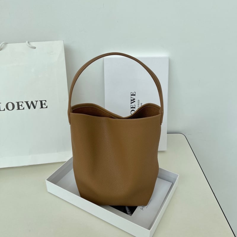 Ženska tote torba od prave kože, bucket stil, gradska moda, podstava od tkanine, unutarnji džep