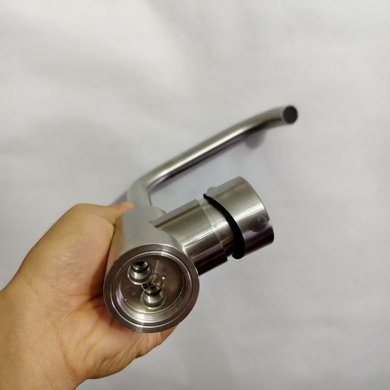 Кухненски смесител за мивка с издърпващ се чучур, 304 неръждаема стомана, седящ монтаж, керамичен дисков клапан, модел Y-1027