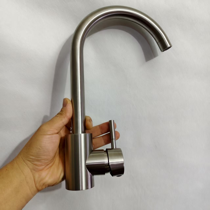 Кухненски смесител за мивка с издърпващ се чучур, 304 неръждаема стомана, седящ монтаж, керамичен дисков клапан, модел Y-1027