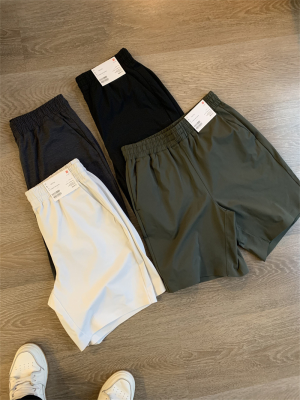 Мъжки спортни къси панталони - отвежда влагата, бързосъхнещи, еластична талия; Материя: полиестер; смеси от синтетични влакна; Дължина: къси; Кройка: права; Сезон: лято