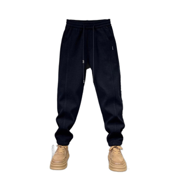 Férfi sportos, lazább nadrág fleece béléssel, pamut-poliészter keverék, 91–95% poliészter, középmagas derék, fűzővel záródó, mikro-elasztikusság