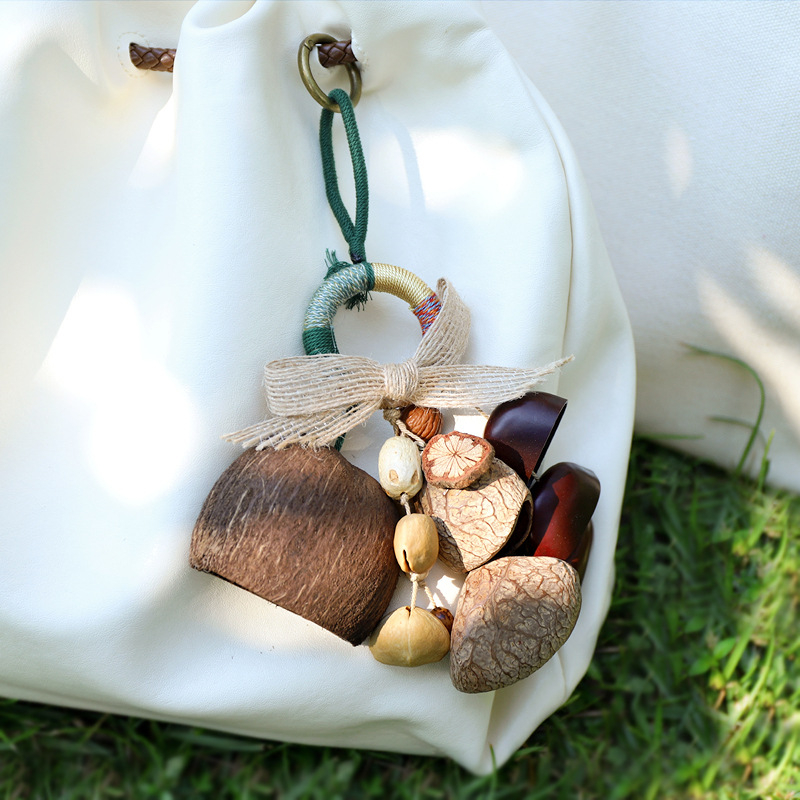 Somas piespraude no dabiskas augļu čaumalas, rokdarbs, skaņu terapijas zvaniņš, meža dziedinošs vēja zvaniņš