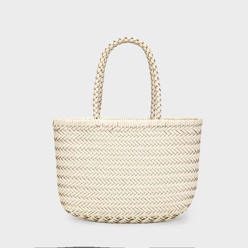 Kožna pletena crossbody torba, horizontalnog kvadratnog oblika, zatvaranje vrpnom, unutarnji džepovi sa zipom i džep za telefon