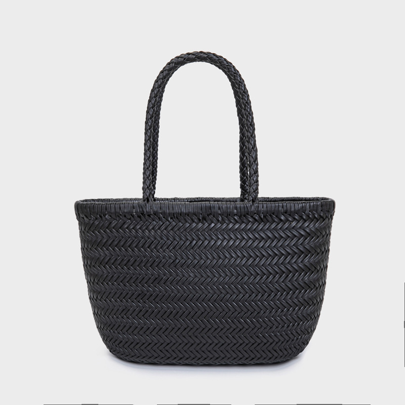 Kožna pletena crossbody torba, horizontalnog kvadratnog oblika, zatvaranje vrpnom, unutarnji džepovi sa zipom i džep za telefon