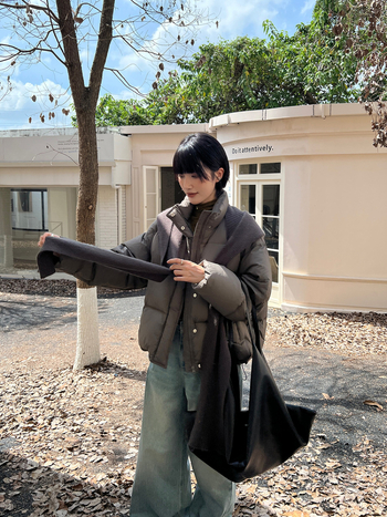 MMC sieviešu pūkjakas, ziemas 2025, pūka saturs 90%, neilona audums, vaļīga piegriezuma, augsts apkaklis, rāvējslēdzējs