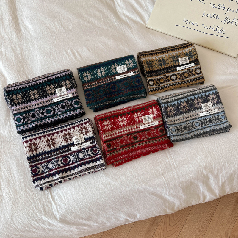 Pleteni šal s džepom i quilted dizajnom, warp knitting tehnologijom, vunena smjesa, zadržava toplinu zimi, srednja duljina