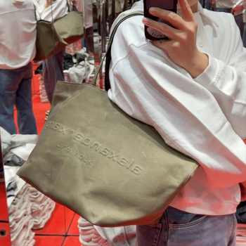 Tote táska kanna formájú, Oxford anyagból, betűrelief, cipzáras nyitás, poliészter bélés