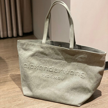 Tote táska kanna formájú, Oxford anyagból, betűrelief, cipzáras nyitás, poliészter bélés