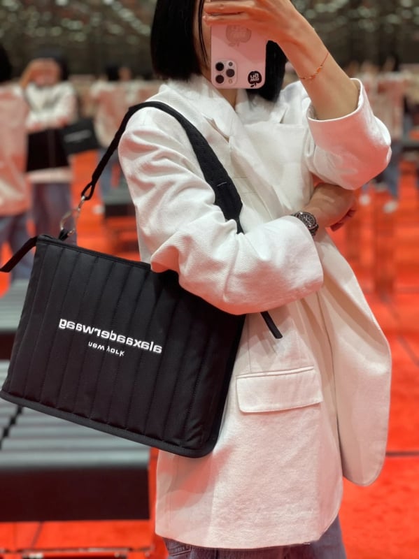 Tote táska kanna formájú, Oxford anyagból, betűrelief, cipzáras nyitás, poliészter bélés