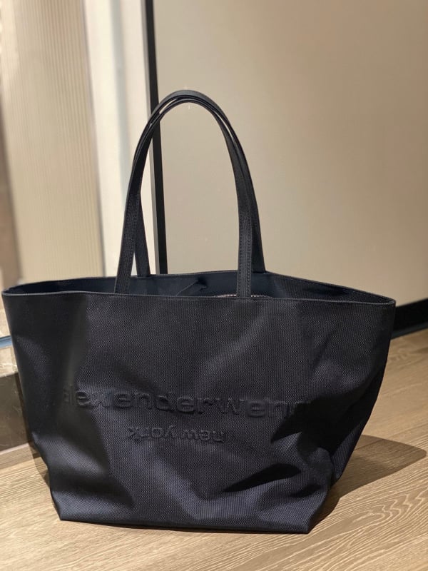 Tote táska kanna formájú, Oxford anyagból, betűrelief, cipzáras nyitás, poliészter bélés