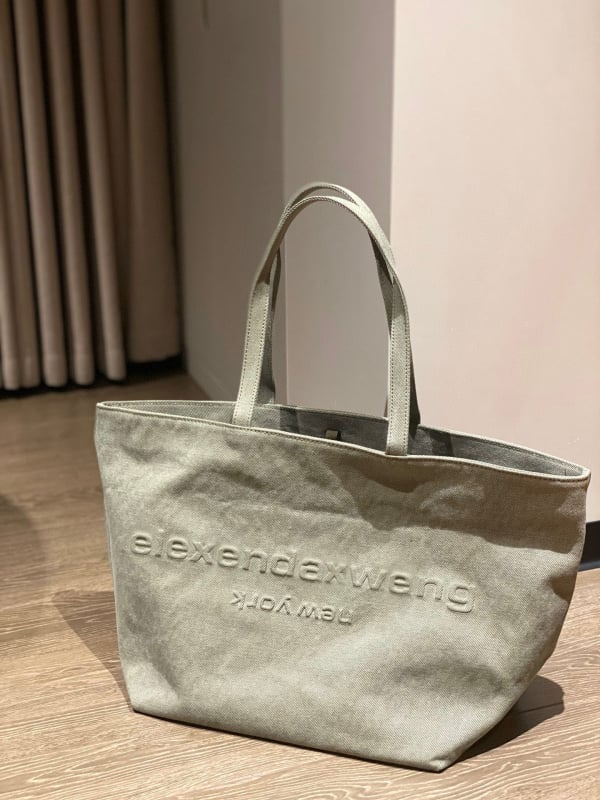 Tote táska kanna formájú, Oxford anyagból, betűrelief, cipzáras nyitás, poliészter bélés