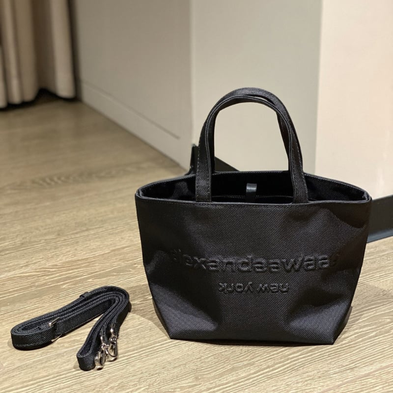 Tote táska kanna formájú, Oxford anyagból, betűrelief, cipzáras nyitás, poliészter bélés