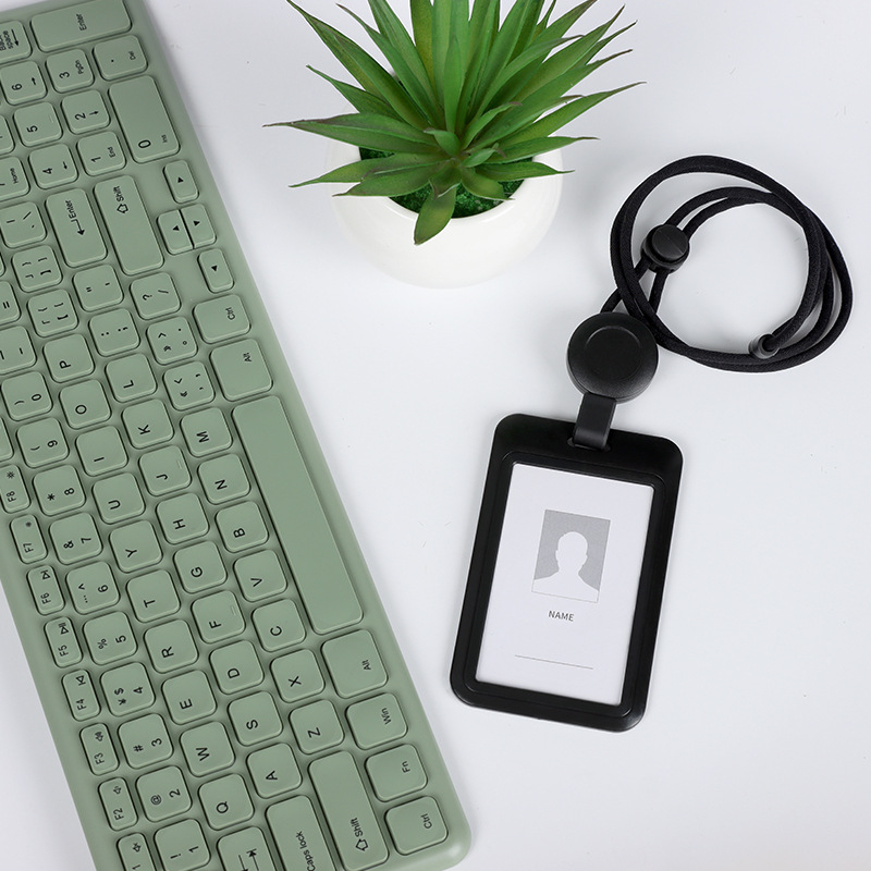 QORI plastična kartična futrola s izvlačnim naramenjem – tvrdi kućište, za kartice kampusa i kartice za obrok, poslovni/uredski stil