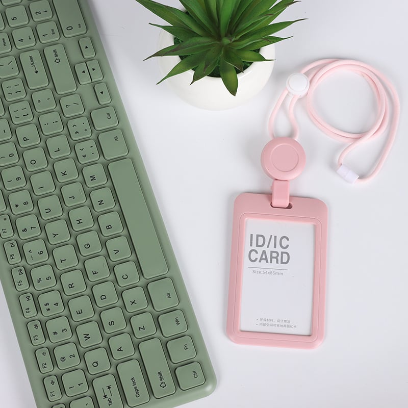 QORI plastična kartična futrola s izvlačnim naramenjem – tvrdi kućište, za kartice kampusa i kartice za obrok, poslovni/uredski stil