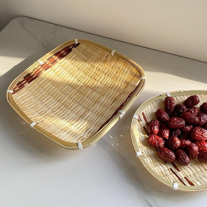 Rattan szövött gyümölcs- és nassolnivaló tároló kosár, kör alakú, modell 0202, pásztor jellegű vidéki stílus