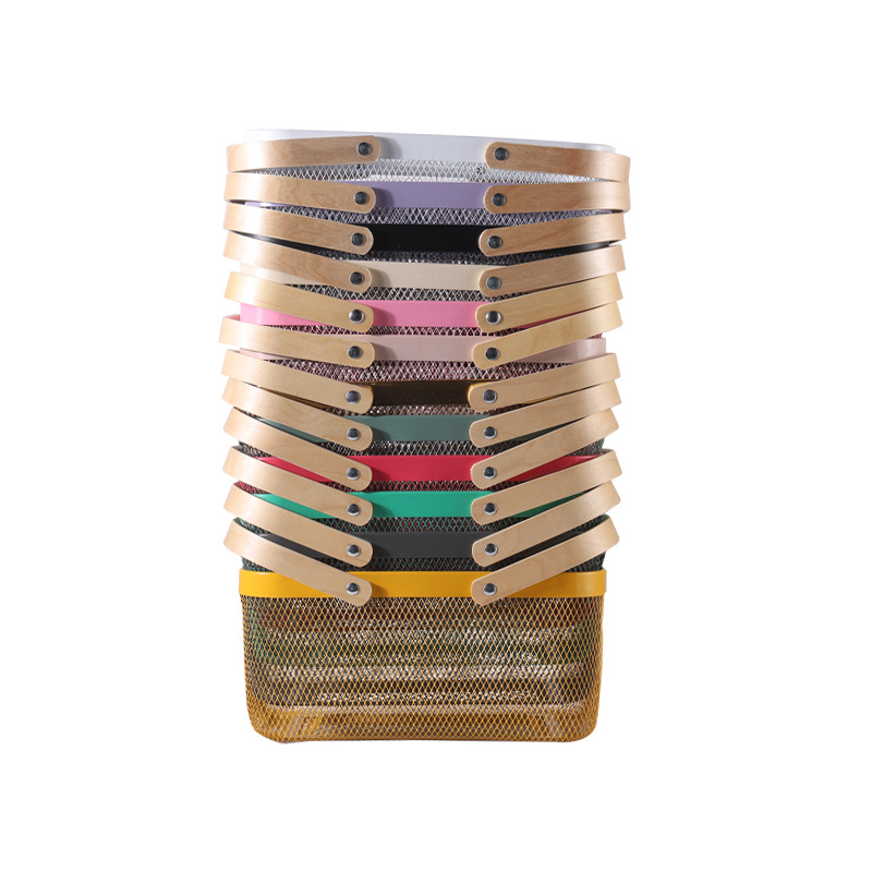 Téglalap alakú kovácsoltvas tárolókosár fa fogantyúval – modern minimalist stílusú gyümölcs- és zöldségtároló