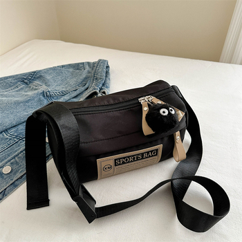 Crossbody torba od Oxford platna, oblik jastuka, zatvaranje na zip, mekana tekstura, s jednim remenom