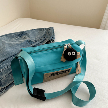 Crossbody torba od Oxford platna, oblik jastuka, zatvaranje na zip, mekana tekstura, s jednim remenom