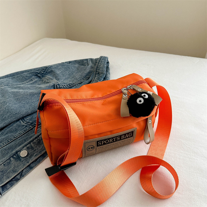 Crossbody torba od Oxford platna, oblik jastuka, zatvaranje na zip, mekana tekstura, s jednim remenom