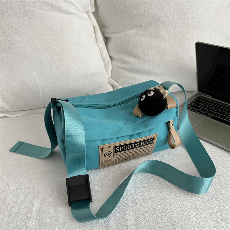 Crossbody torba od Oxford platna, oblik jastuka, zatvaranje na zip, mekana tekstura, s jednim remenom