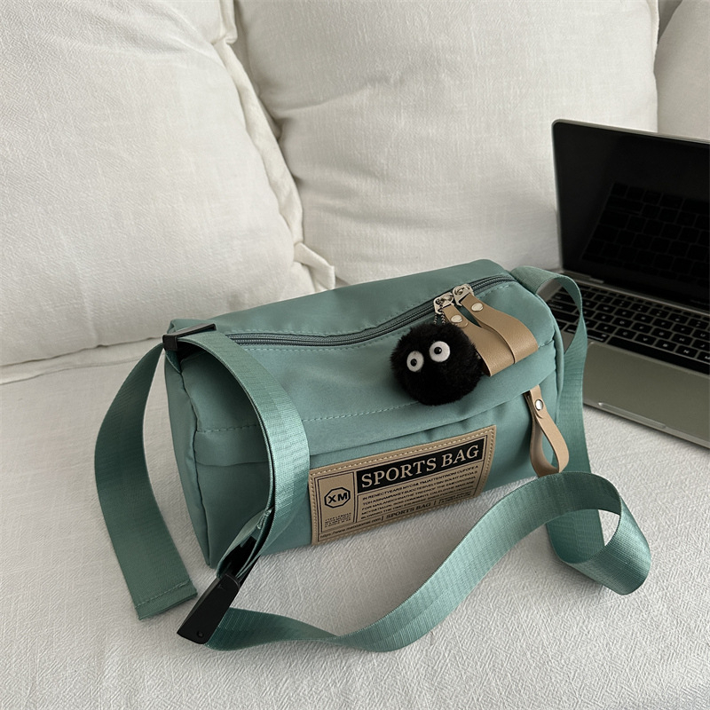 Crossbody torba od Oxford platna, oblik jastuka, zatvaranje na zip, mekana tekstura, s jednim remenom