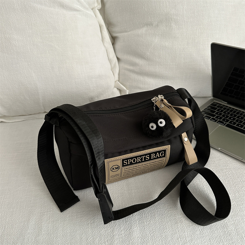 Crossbody torba od Oxford platna, oblik jastuka, zatvaranje na zip, mekana tekstura, s jednim remenom