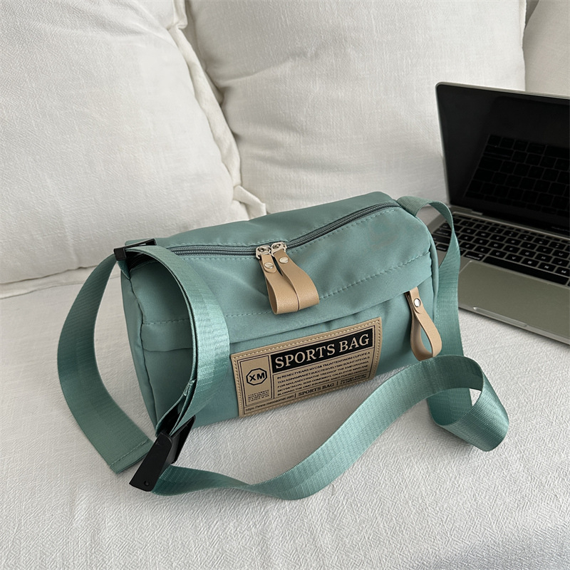 Crossbody torba od Oxford platna, oblik jastuka, zatvaranje na zip, mekana tekstura, s jednim remenom