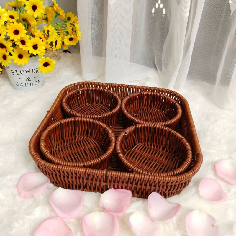 Кръгла кошница за закуски с четири секции, изработена от ратаноподобен материал, новокитайски стил