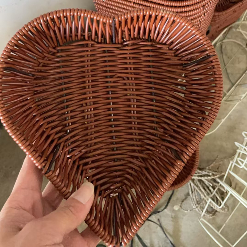 Кръгла кошница за закуски с четири секции, изработена от ратаноподобен материал, новокитайски стил