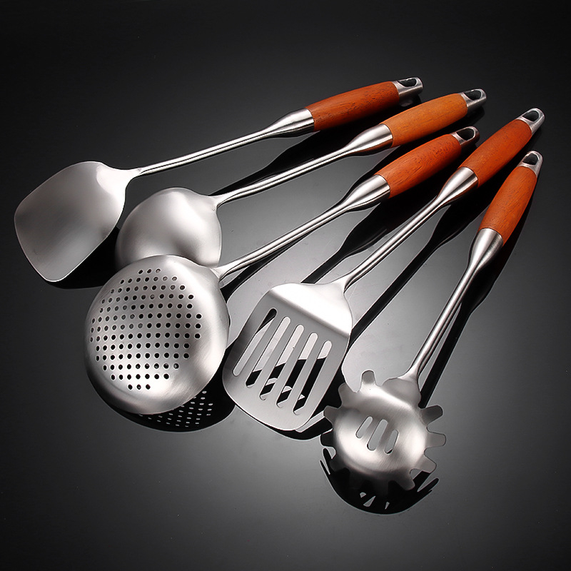 Yanxing set kuhinjskih alata od nehrđajućeg čelika s drškom od krušnog drveta — lopatica, skimmer, jušna žlica