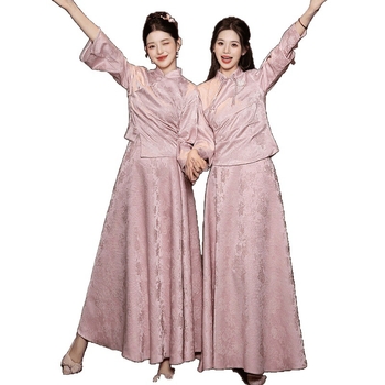 Китайски стил рокля за шаферки със стоечна яка, дълги ръкави и дълга пола; полиестер ≥95% с вторичен плат 30–50%