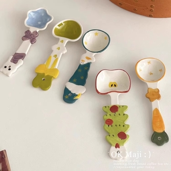 Kerámiás kanál – friss és aranyos kreatív stílus felnőtteknek, változatos minták (Anyag: kerámia; Alkalmas: felnőttek; Minta: változatos; Stílus: kreatív; Stílus típusa: friss és aranyos)