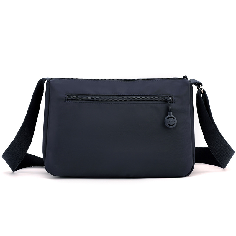 Aotian crossbody torbica od Oxford platna, vodoravni kvadratni oblik – zatvaranje na zip, laminirani pretinac, trodimenzionalan vanjski dizajn