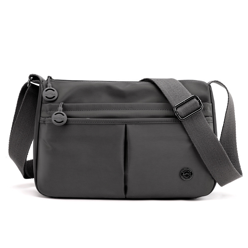 Aotian crossbody torbica od Oxford platna, vodoravni kvadratni oblik – zatvaranje na zip, laminirani pretinac, trodimenzionalan vanjski dizajn