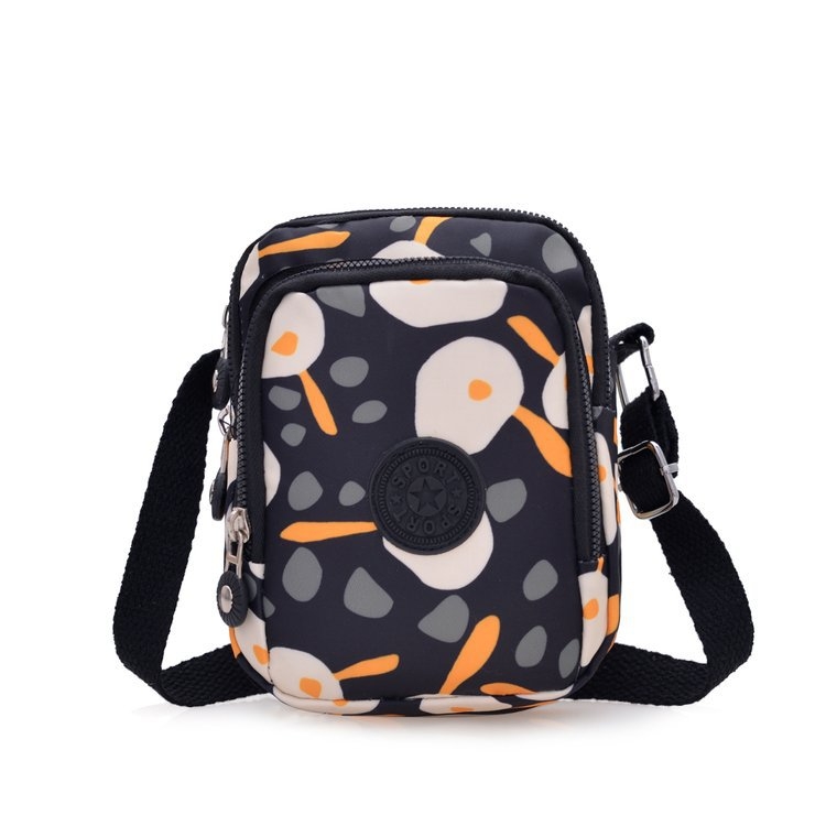 Vertikalna crossbody torbica od Oxford platna, poliester podstava, ovalni oblik, zatvaranje na zip, unutarnji džep sa zipom