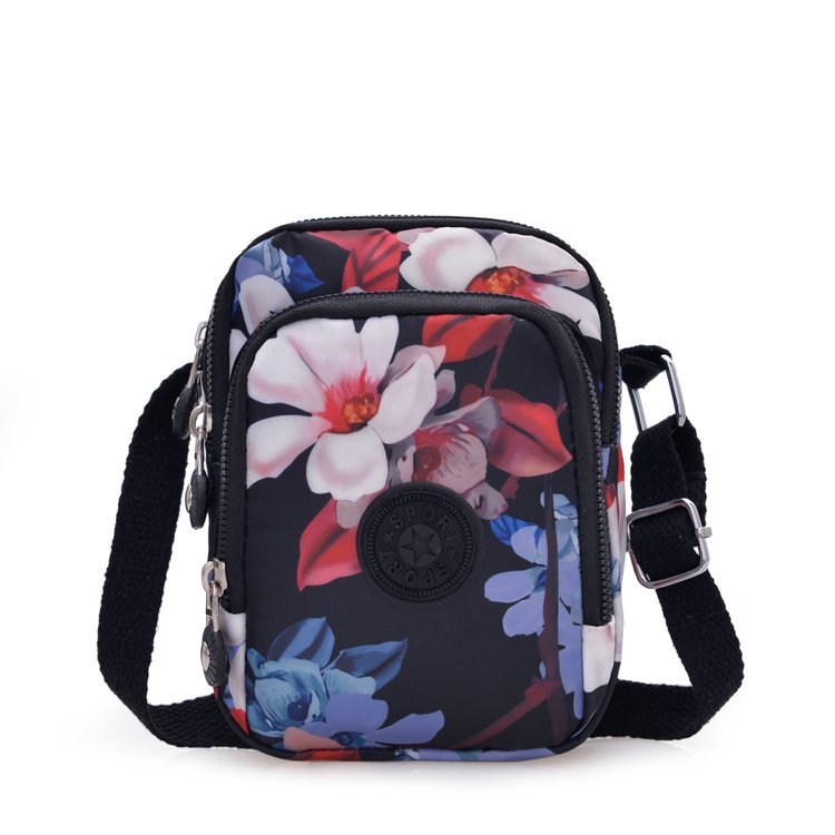 Vertikalna crossbody torbica od Oxford platna, poliester podstava, ovalni oblik, zatvaranje na zip, unutarnji džep sa zipom